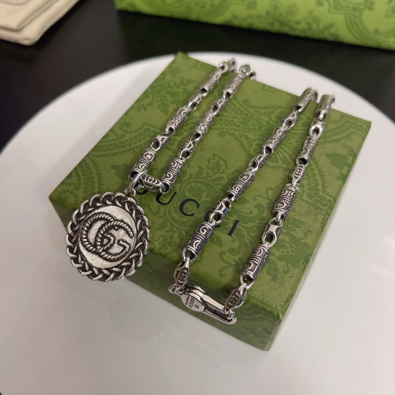G*u*i necklaces